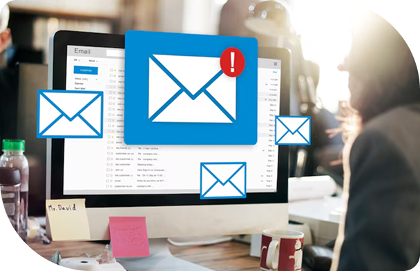 Computador recebendo vários e-mails
